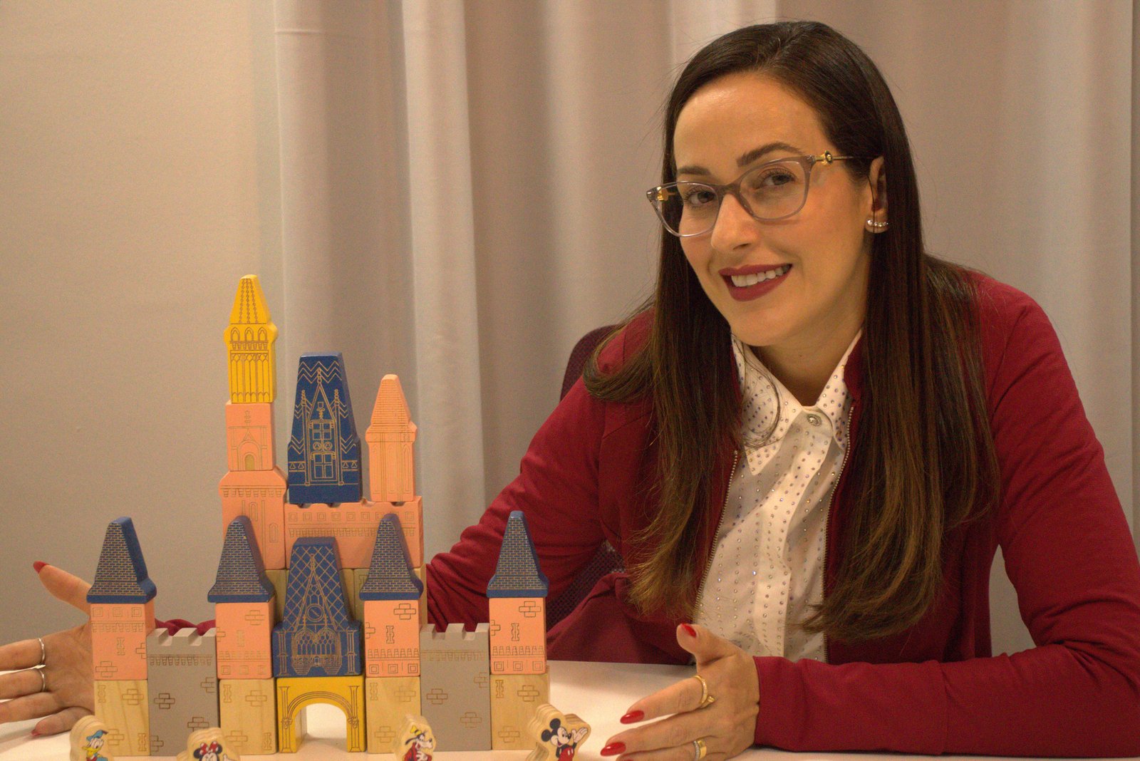 Dra. Melina Pauzner, psicóloga especializada em terapia e desenvolvimento pessoal